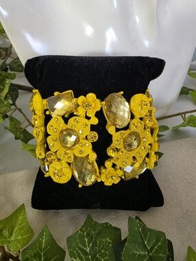 Metal Statement Yellow Floral Stretch Bracelet